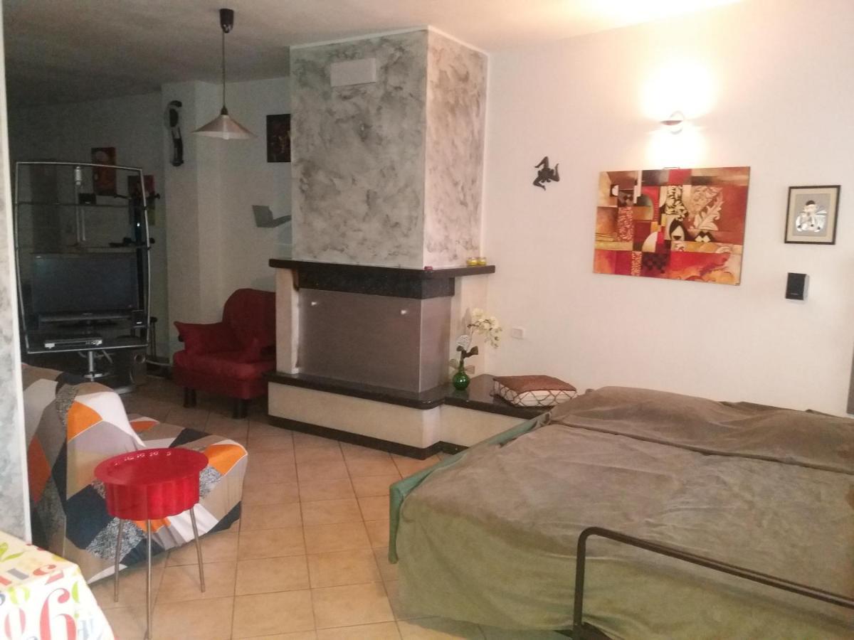 Tana Per Gli Ospiti Apartman Terni Kültér fotó