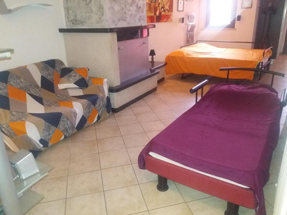 Tana Per Gli Ospiti Apartman Terni Kültér fotó