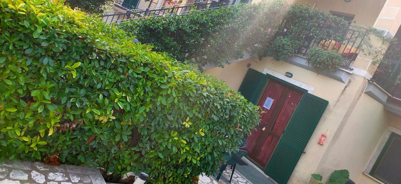 Tana Per Gli Ospiti Apartman Terni Kültér fotó