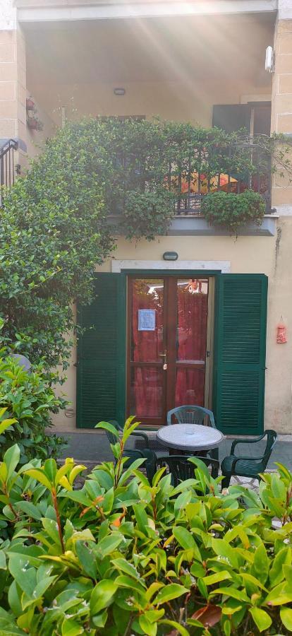 Tana Per Gli Ospiti Apartman Terni Kültér fotó