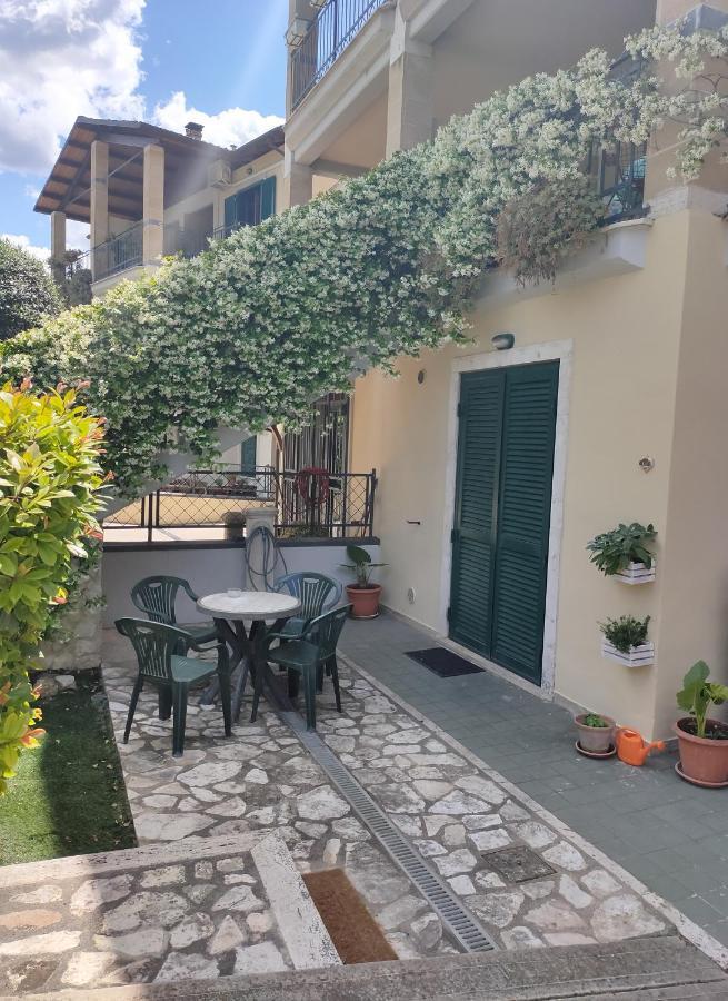 Tana Per Gli Ospiti Apartman Terni Kültér fotó