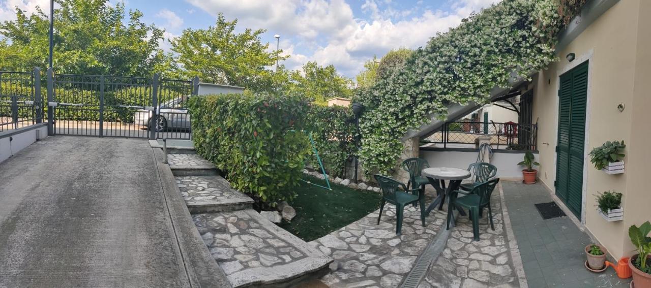 Tana Per Gli Ospiti Apartman Terni Kültér fotó